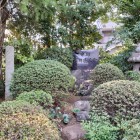 庭園の中に…
