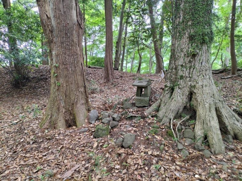 主郭の祠