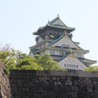 極楽橋手前より天守閣を石垣越しに望む