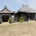 城郭風石垣頂部に建つ観音堂他
