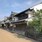 南側のうだつの建物が連なる