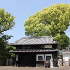 移築陣屋二階表門を全景で