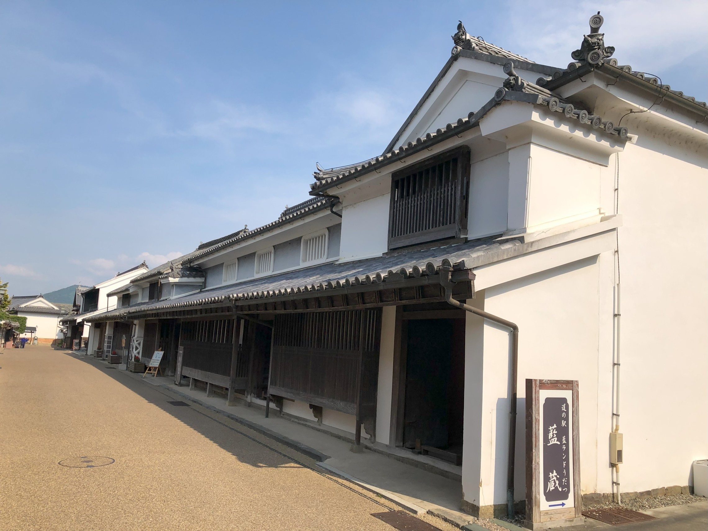 間口の広い吉田家うだつ建物
