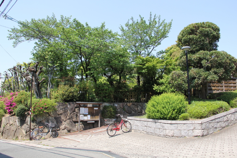 南東角の門辺り