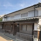 南側のうだつの建物