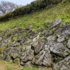 ⑦	原城に残る破却された石垣（この上にはさらに塀もあった）