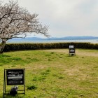 ⑤	本丸の天草四郎の館跡（後方は天草下島）