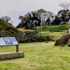 ⑨	発掘調査で遺体が多数出土した場所（ホネカミ地蔵前）