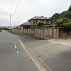 ⑦垣根が立石。こんなの見たことがない