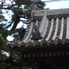 ③屋根に鬼