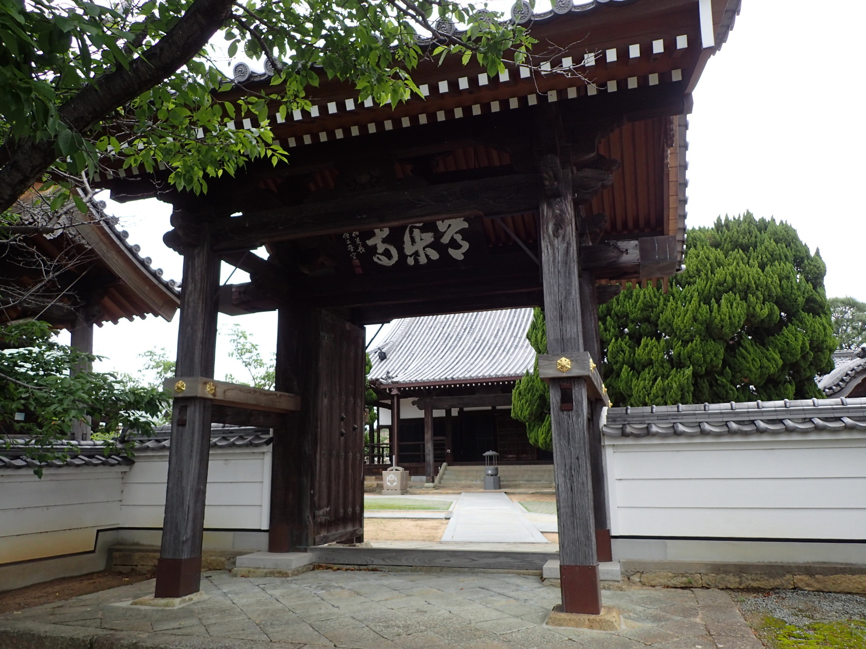 ①常楽寺山門