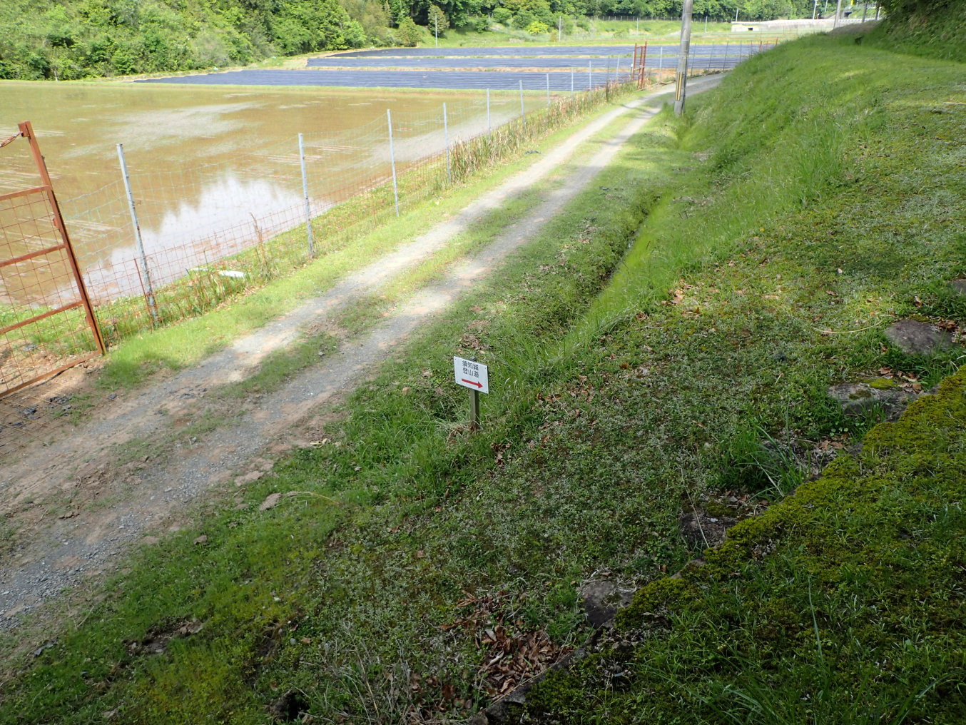 ①登山道