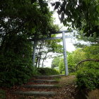 ⑥あの鳥居を潜ると２郭です