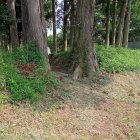 神社北西側の土塁の切れ目