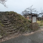 土塁に階段が付いている