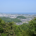 展望所より丸山城を望む
