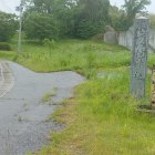 震災後の整備により，案内碑はすでに位置が不適格です…