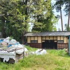 裏側は意外に雑…