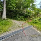 舗装道路の終わりから右折