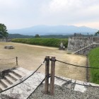東櫓台から本丸内部、西櫓方向を望む