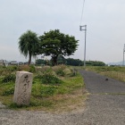 右側の道を入る