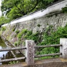 ①	水堀（陣屋跡から）