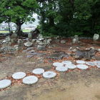 ⑨墓地には五輪の塔