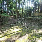 ②土塁と八幡社