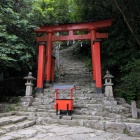 ④鳥居と急な階段