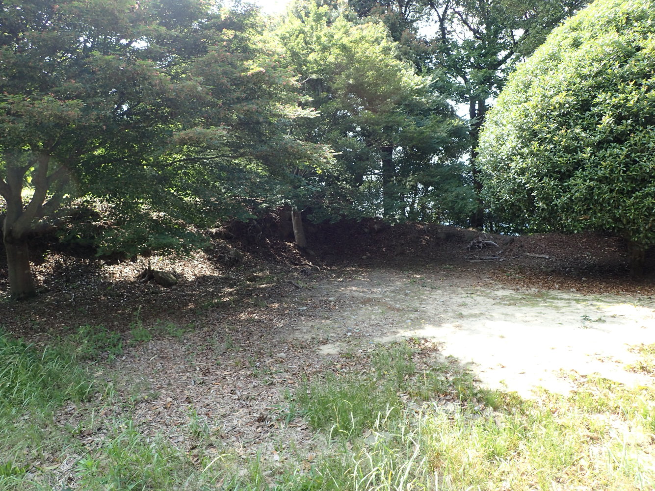 ①主郭