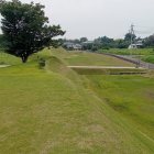 北堀と北橋（土塁上より）
