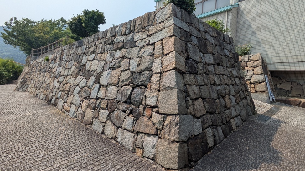 鞆城の石垣