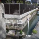 南西張出部と堀の名残の水路
