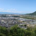 主郭からの眺望。眼下に東海道と野洲川、右手に三上山（近江富士）