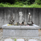 穴山梅雪墓
