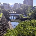 ⑦	天守台より廊下橋を見下ろす