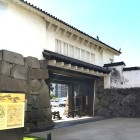 ①	大手門（100名城スタンプ場所）