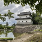 土橋門付近から堀を挟んで移築現存櫓を眺める
