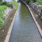 百々橋側の水堀跡水路