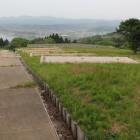 日本海を見下ろす城館建物跡雛壇