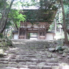 摠見寺仁王門と百々橋口に続く登城石階段
