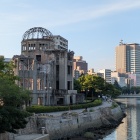 原爆ドームと元安川