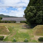 北側土塁の開口部