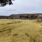 ③	一の郭の主殿跡（護佐丸最期の地）