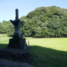 陣地近くの宝篋印塔