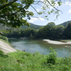 川遊びやってる