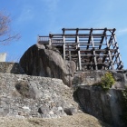 天守台　岩がボコボコ