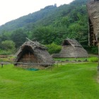 麓の古代の村