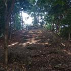 主郭は墳丘の上