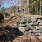 二の丸大手門跡北側石垣と北に伸びる東石垣・土塁